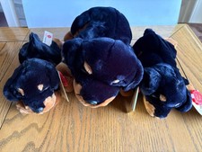 Keel Toys Rottweiler laying