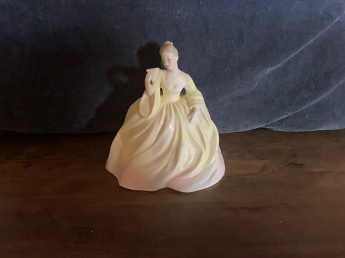 Coalport figurine minuette - coalport,