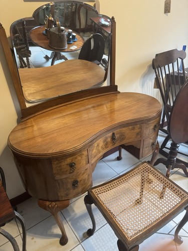 Antique queen anne style - queen,