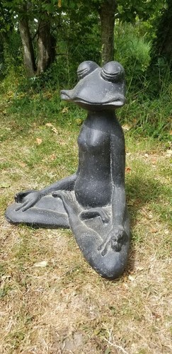 Frog yoga cast stone 46x30x52