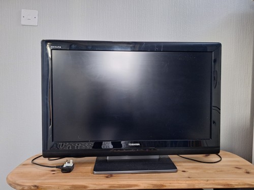 Toshiba with remote - tv,