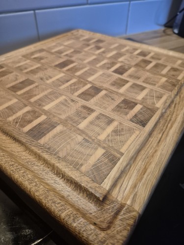 End grain oak chopping board - end,