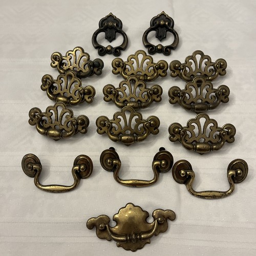 Lot brass drawer pulls - lot,