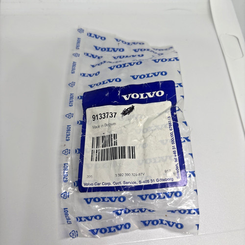 Genuine volvo 9133737 - volvo, left