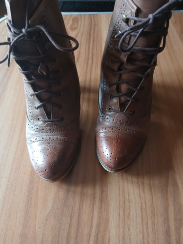 Ladies brown heeled brouge