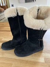 UGG Australia Plumdale Size