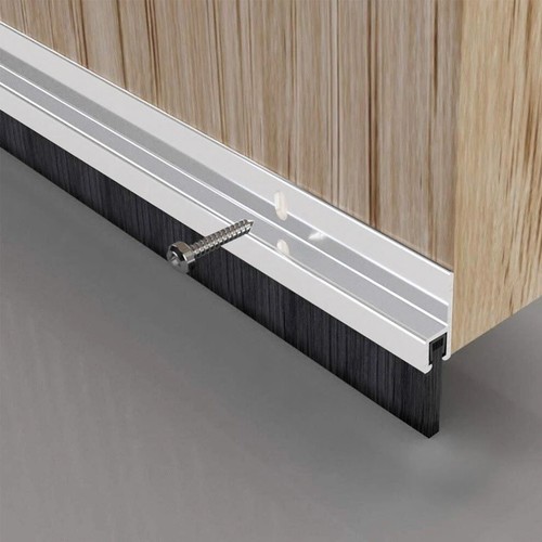 Angled brush strip - angled,