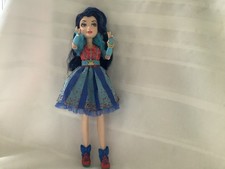 Disney Descendants Neon Lights Feature Evie Doll Hasbro