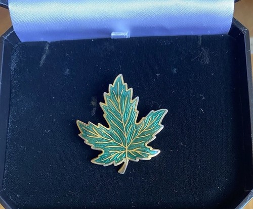 Vintage green enamel - green, maple