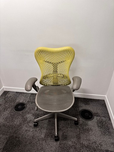 Herman miller mirra desk - herman,