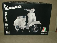 ITALERI 4633 VESPA 125 PRIMAVERA 1:9 MODEL KIT BOXED