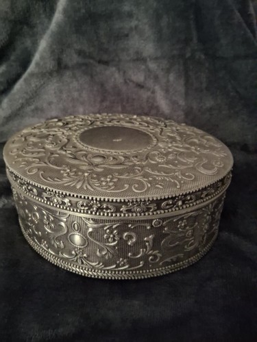 Pewter tone vintage trinket - pewter,