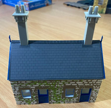 HORNBY R501 STATION WATING