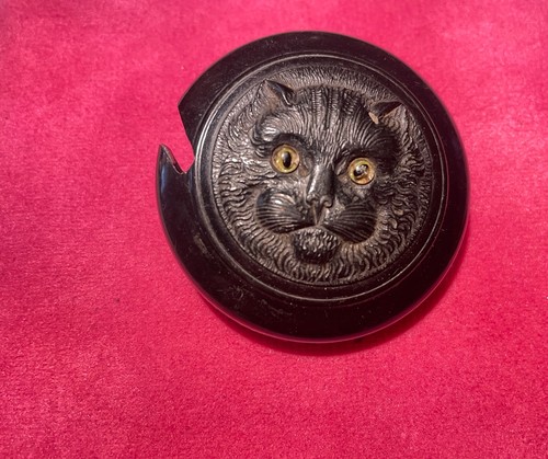 Vintage black bakelite cat - black,