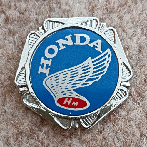 Honda wing metal pin - honda, badge