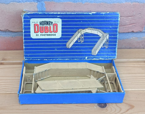 Hornby dublo footbridge - hornby,