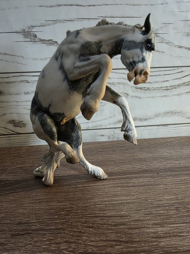 Cusrom artist resin venti - artist,
