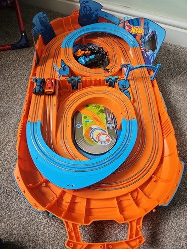 Hot wheels scalextric race - hot,