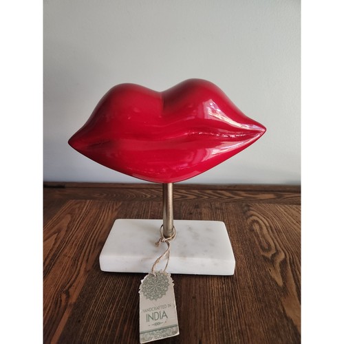 Metal red lips sculpture - lips,