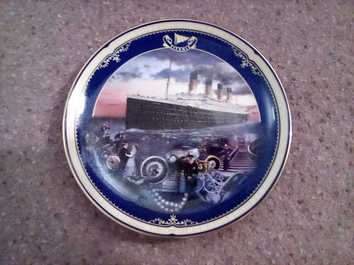 Titanic plate maiden voyage - plate.,