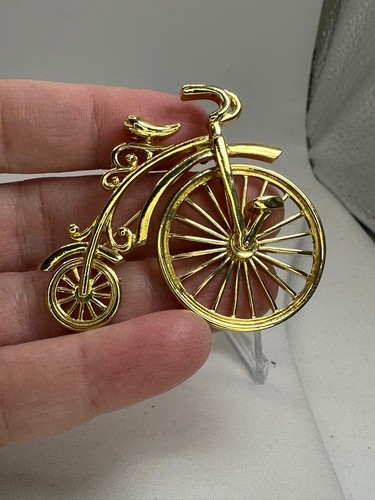 Old fashioned bicycle high - old,