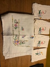 Vintage Table center and 4