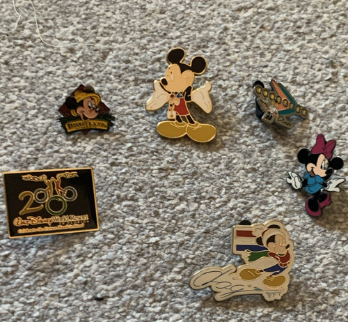 Disney mixed lot - disney, pin