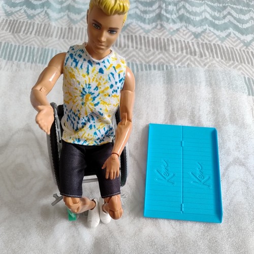 Barbie ken doll - to, move