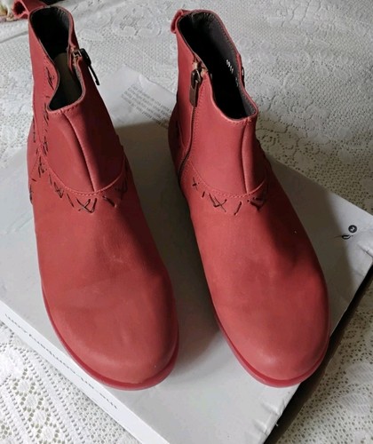 The art company - , suede