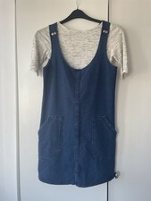 Ladies Size 8 Top And Pinafore