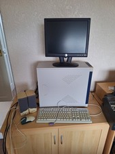 Windows 98 PC Complete With Keyboard, Mouse, Dell Monitor, Speakers, Cables