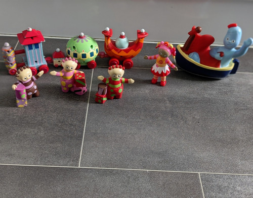 The night garden - garden, figurines