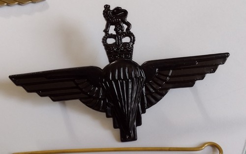 Parachute regiment cap badge - cap,