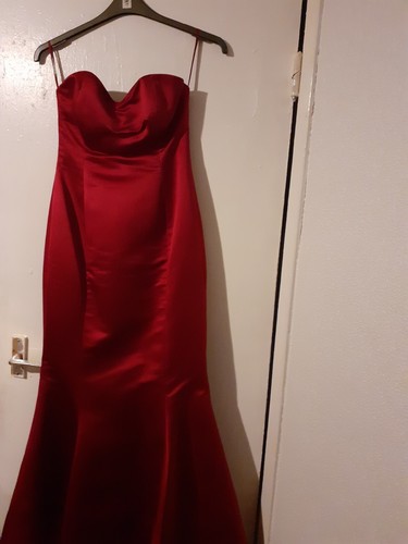 Wine coloured fishtail evening - coloured,