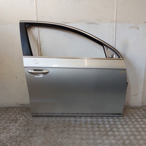 Passat saloon driver - saloon,