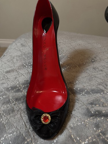 Black resin stiletto shaped - black, stiletto-shaped