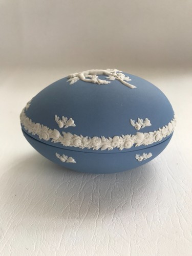 Large wedgwood blue jasperware - wedgwood,