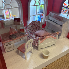 Sylvanian Families Kids Girls Bedroom Set Lamp Books Doll House Piano Bed