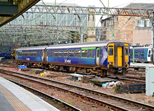 class 156 no 156433 in new scotrail at glasgow central
