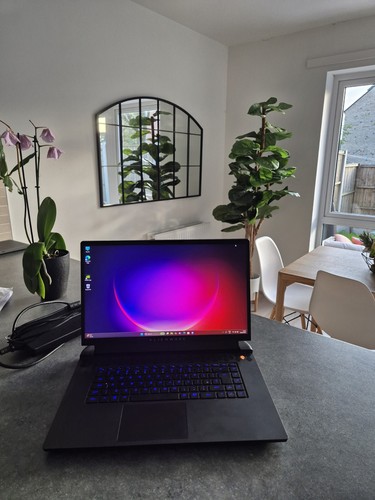 Alienware m17 20ghz amd - alienware, r5,