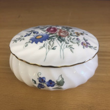 Wedgwood Ribbon Cascade