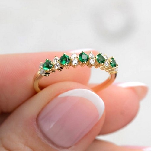 Round cut green emerald - round,