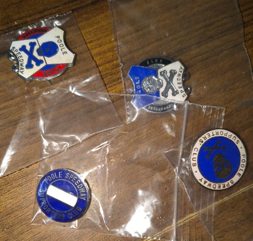 Poole pirates badges - ,
