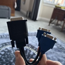 Connector – 2x VGA (15-pin) + 1x DVI-I Dual Link – PC Monitor Display Cables