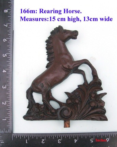 166m medium horse - "medium, clock