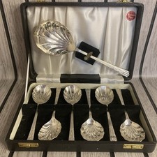 Vintage Yeoman Plate  Silver