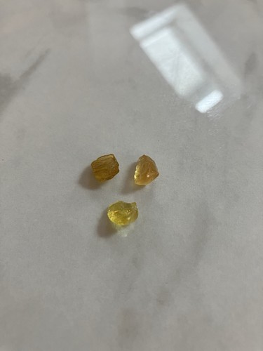 Natural yellow sapphire 9crt - yellow,