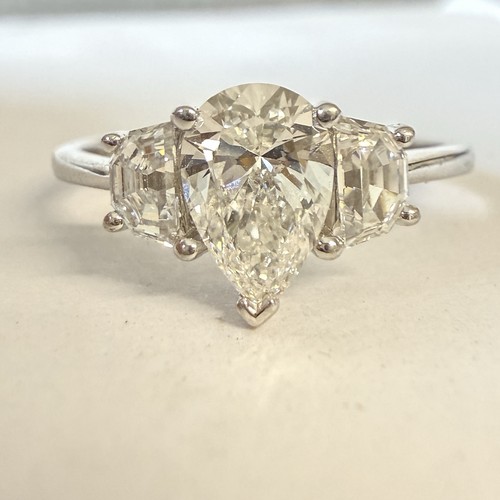 Lab grown pear cut - pear,