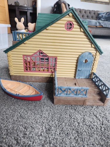 Sylvanian family log cabin - family,