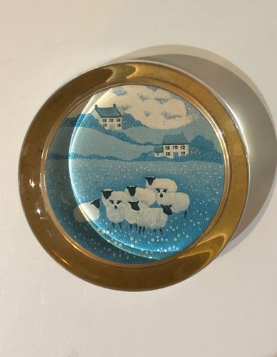 Sharon jervis round - round, paper